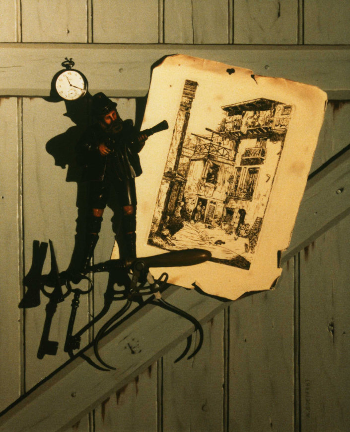 Portemanteau, tableau en trompe-loeil reprsentant une planche avec un portemanteau Bavarois, un vieux marteau, une montre gousset, 
un compas, une gravure.